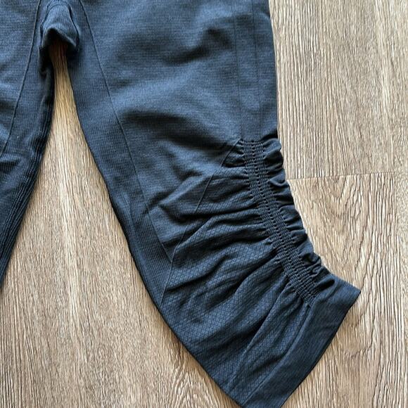 Lululemon Ebb & Flow Ruched Crop Leggings Size 6 Deep Coal Seamless Mid Rise - Picture 2 of 5